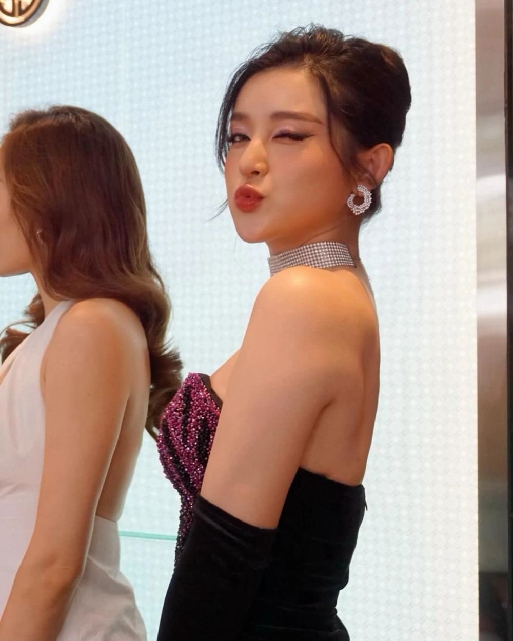 Douyin bùng nổ với TikTok ảnh gái xinh Trung Quốc ngầu