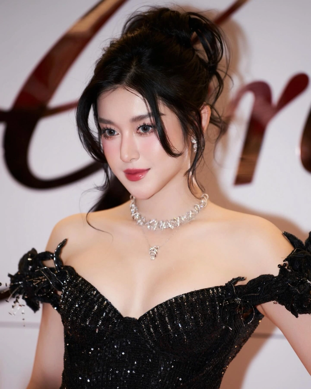 Tận hưởng hình nền gái xinh 4k full HD trên mọi thiết bị