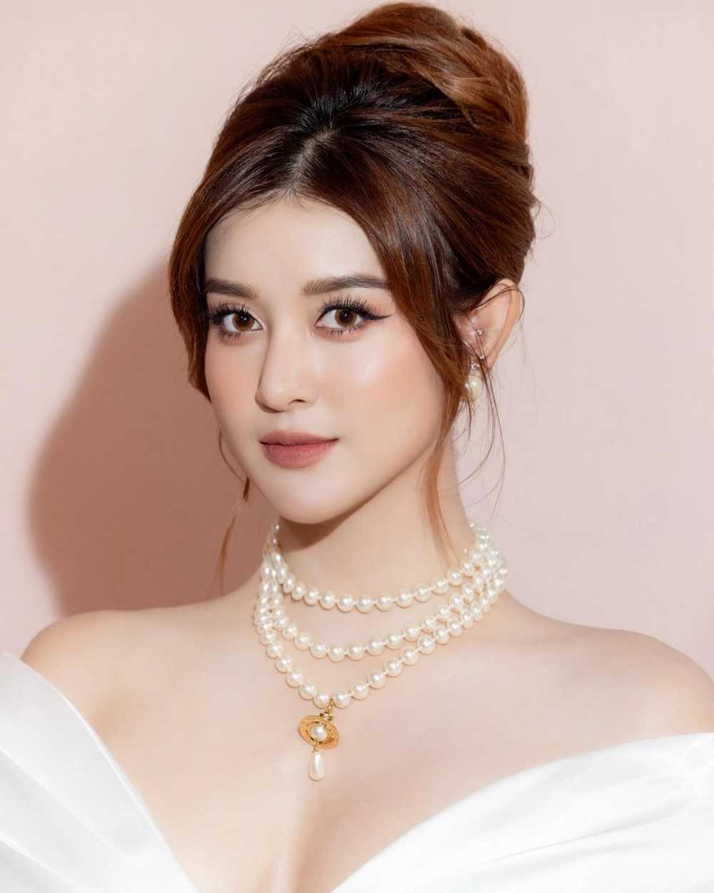 Thêm dịu dàng với hình nền gái xinh 4k dễ thương tinh tế