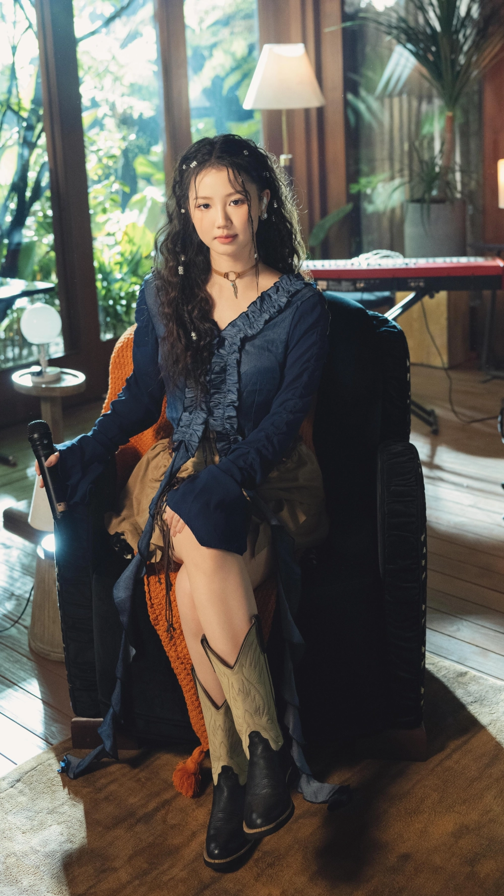 Biểu cảm đáng yêu trong màn trình diễn karaoke Amee