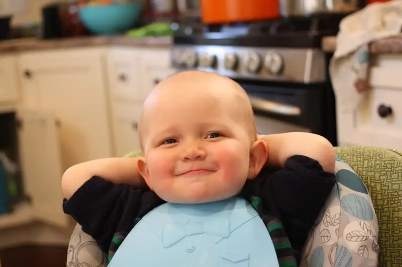 Cưng muốn xỉu với meme em bé trai đáng yêu