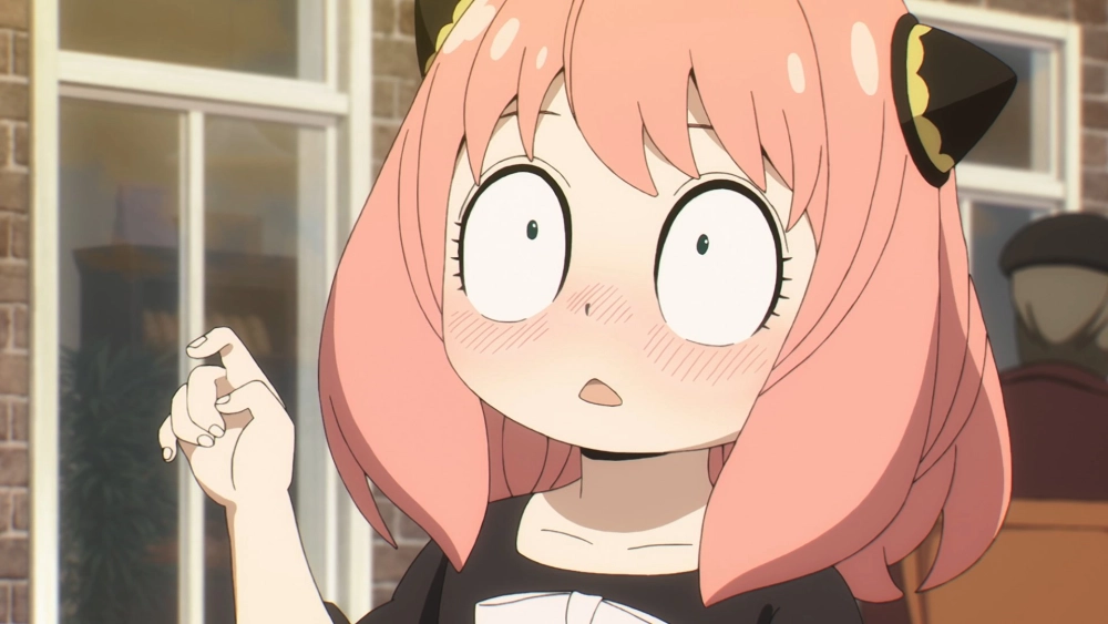 Thích thú với nụ cười Anya cười rạng rỡ