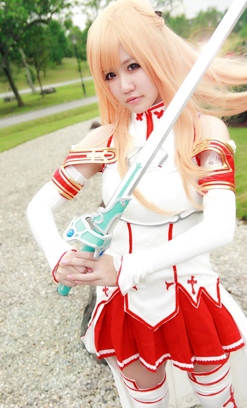 Asuna cosplay sword với khí chất kiếm sĩ