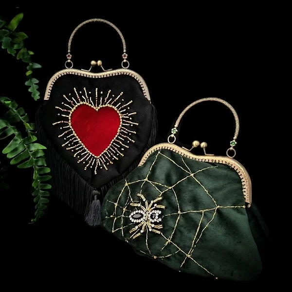 Tải hình nền màu đen trái tim ấn tượng