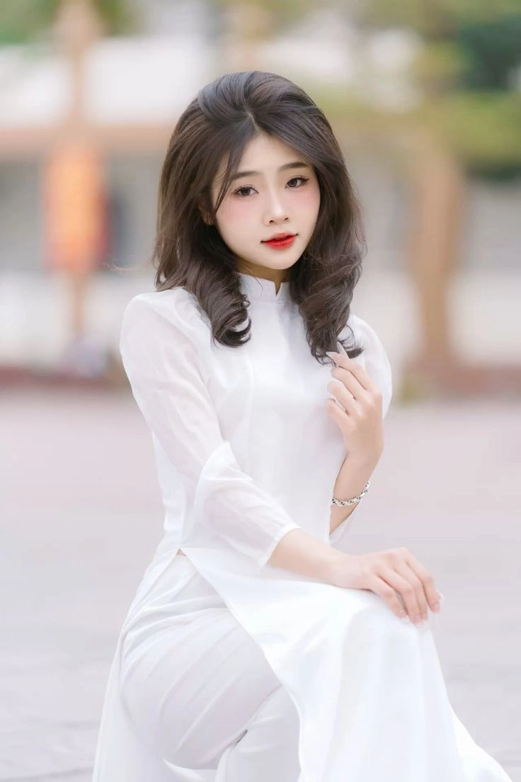 Xem bộ ảnh nữ sinh mặc áo dài trắng trong sáng