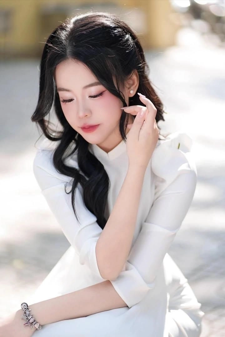 Tuyển chọn ảnh thiếu nữ mặc áo dài duyên dáng