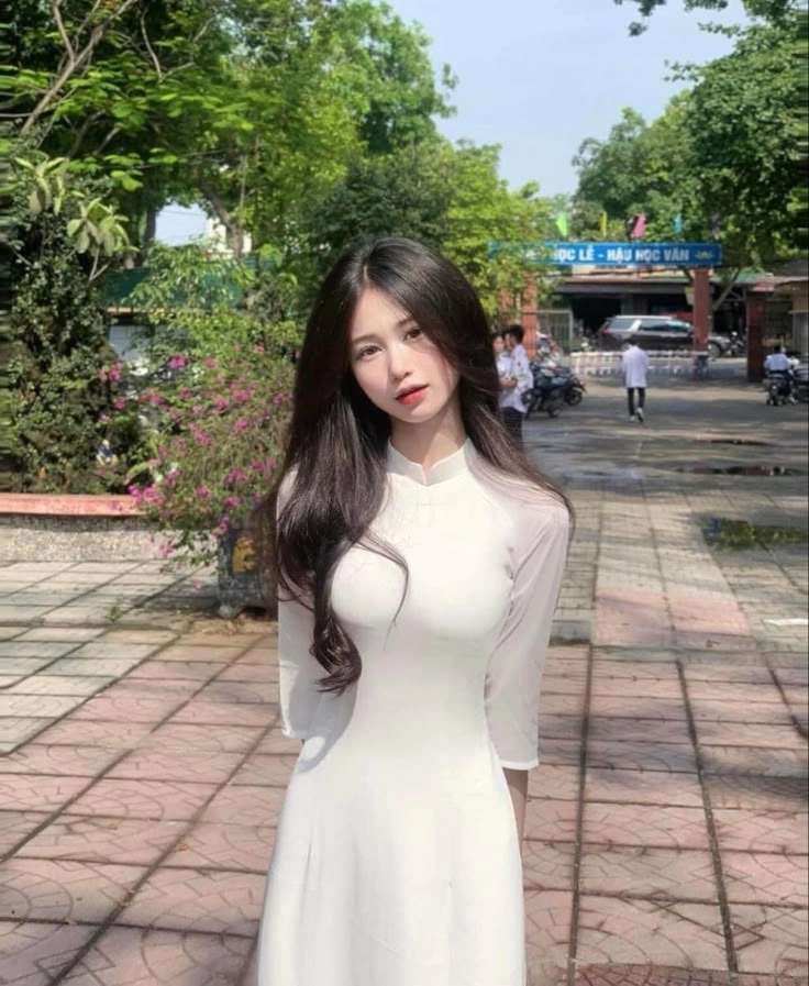 Ngắm nhìn ảnh thiếu nữ mặc áo dài đẹp nổi bật