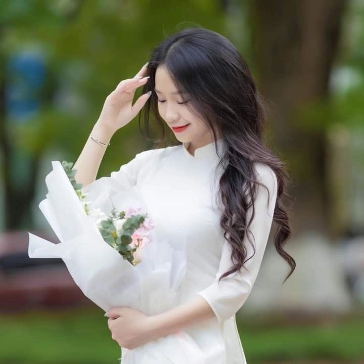Ngắm nhìn hình ảnh học sinh mặc áo dài tự nhiên