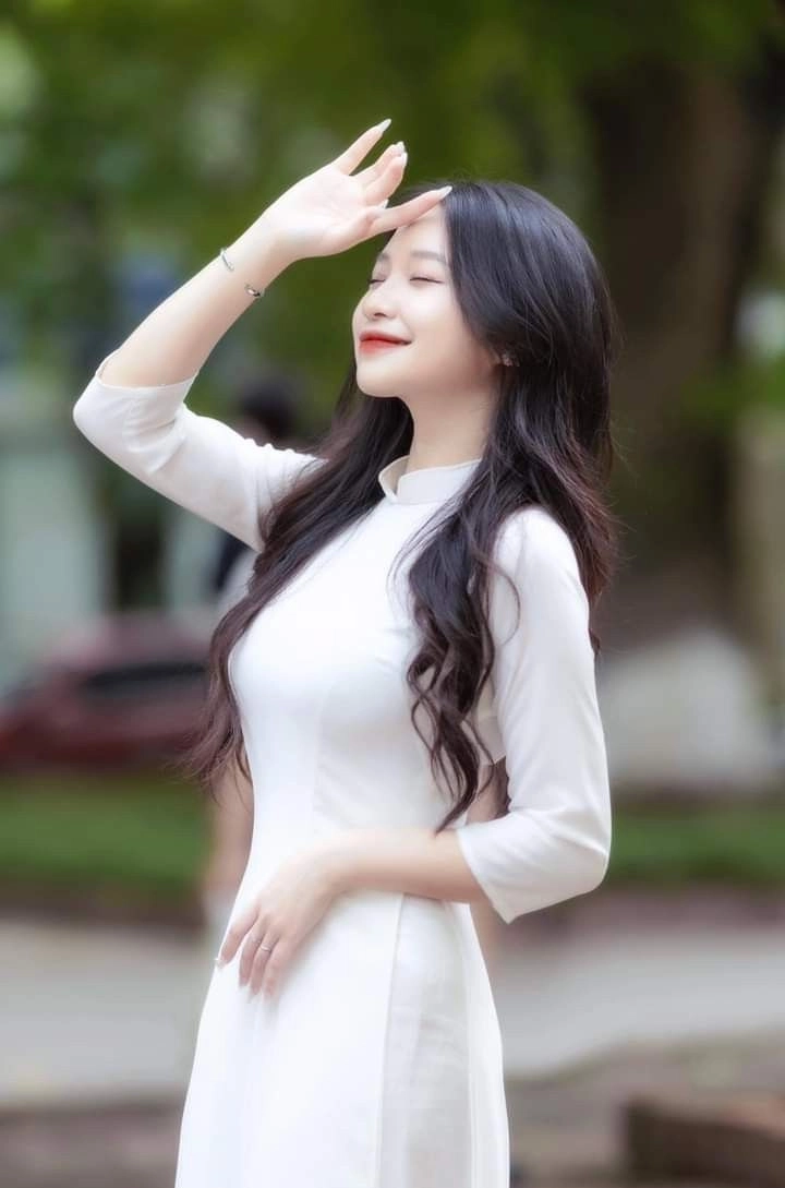 Khám phá hình ảnh nữ sinh áo dài nhẹ nhàng