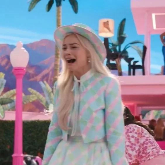 Cộng đồng mạng cười ngất vì barbie meme gay
