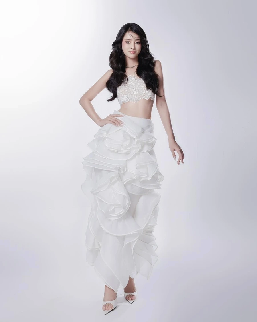 Góc đẹp tỏa sáng sau đăng quang A hậu Bùi Khánh Linh