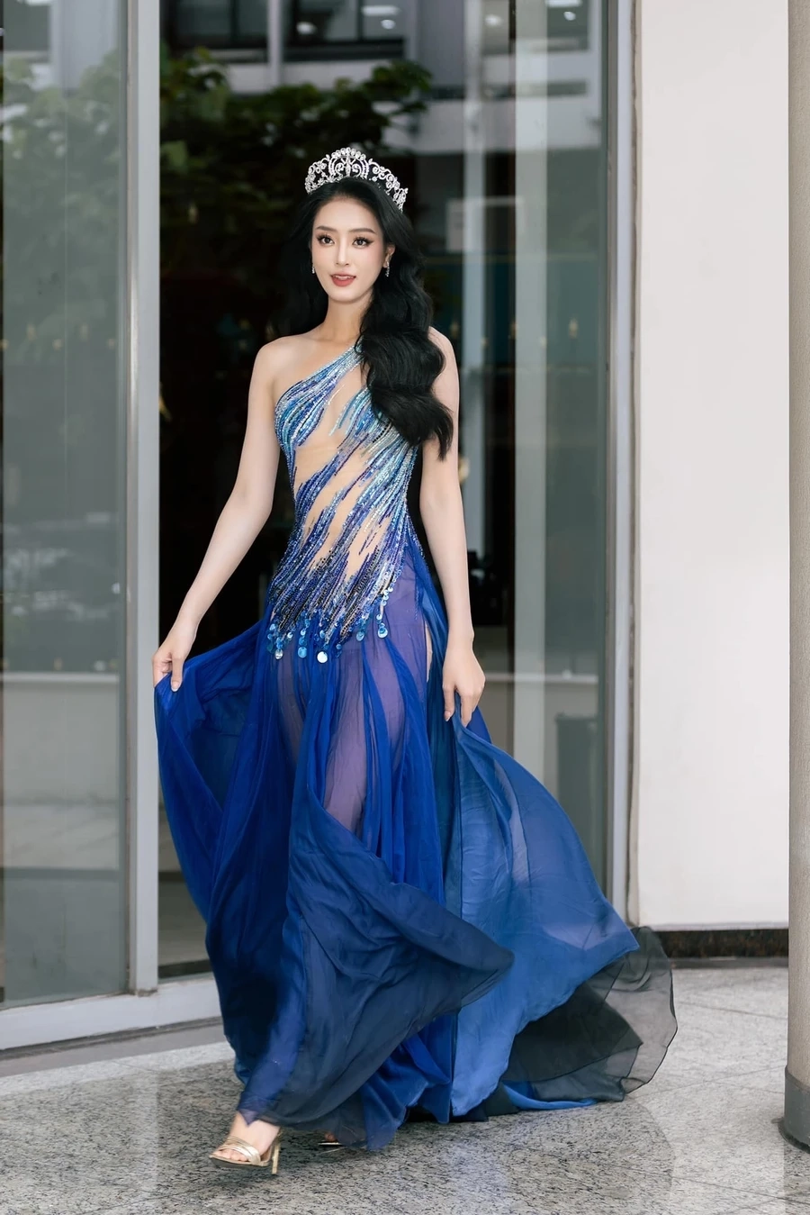 Thân thiện và tự nhiên trong ảnh ngày/nơi sinh Bùi Khánh Linh