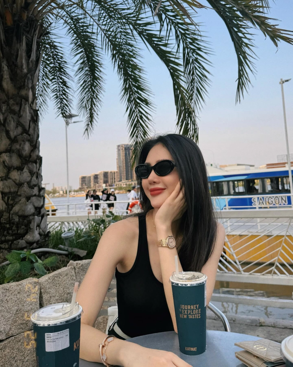 Hack dáng gương mặt nhờ kiểu tóc dài đẹp cho mặt tròn