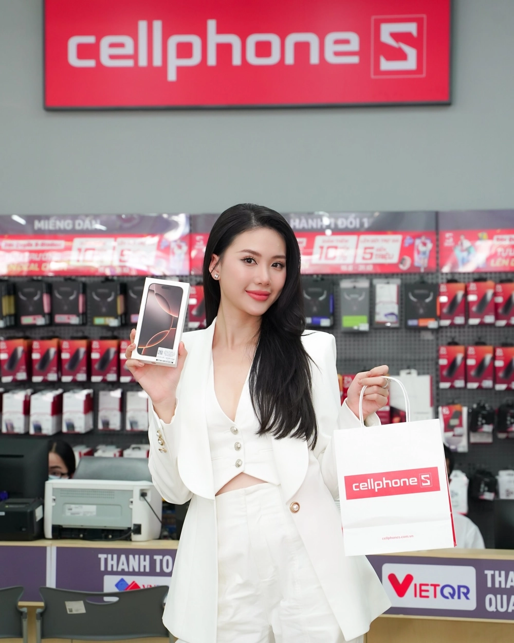 Ảnh bị nghi vấn liên quan đến Bùi Quỳnh Hoa bóng cười