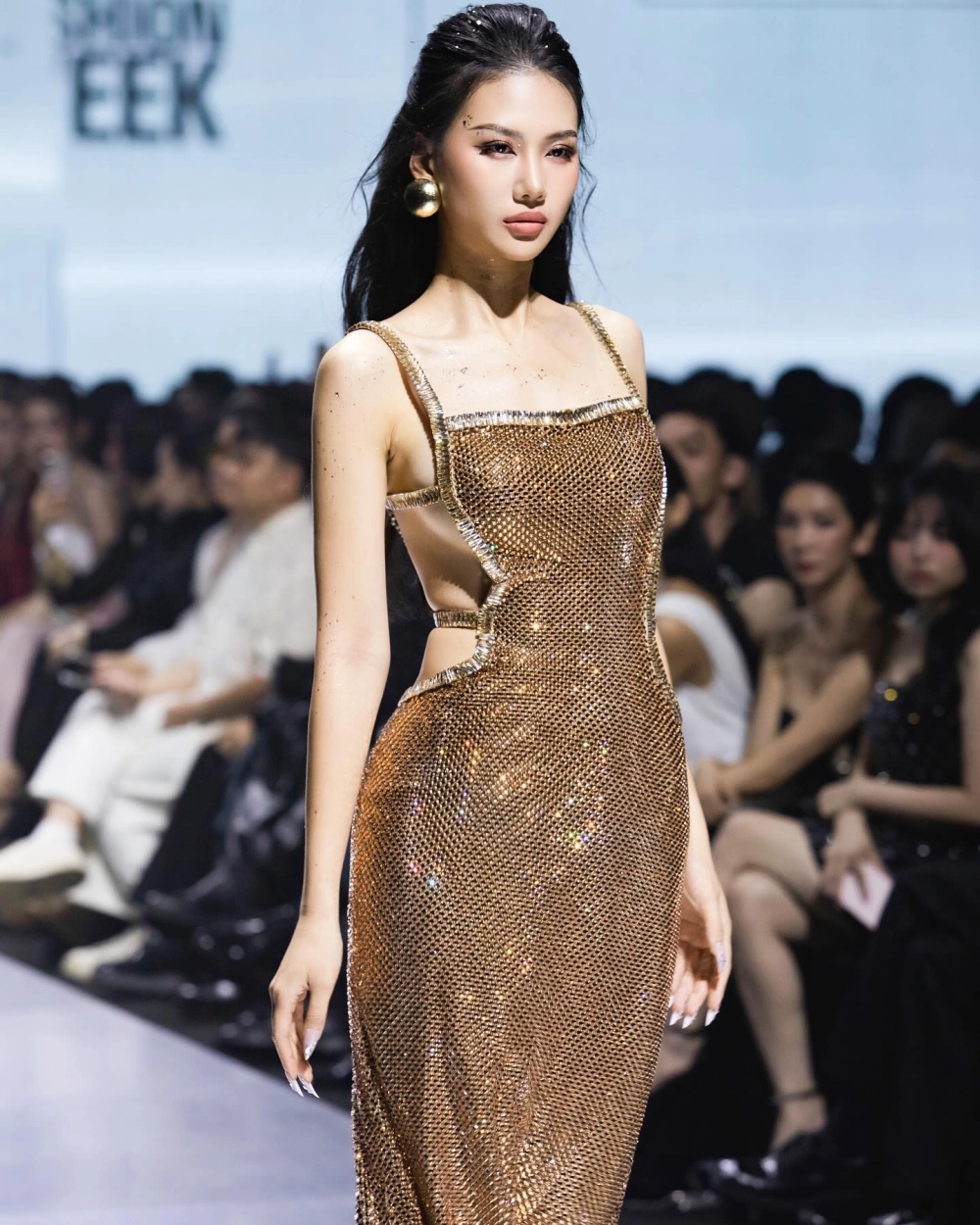 Tỏa sáng với kiểu tóc mặc áo dài đẹp dịu dàng chuẩn nữ sinh