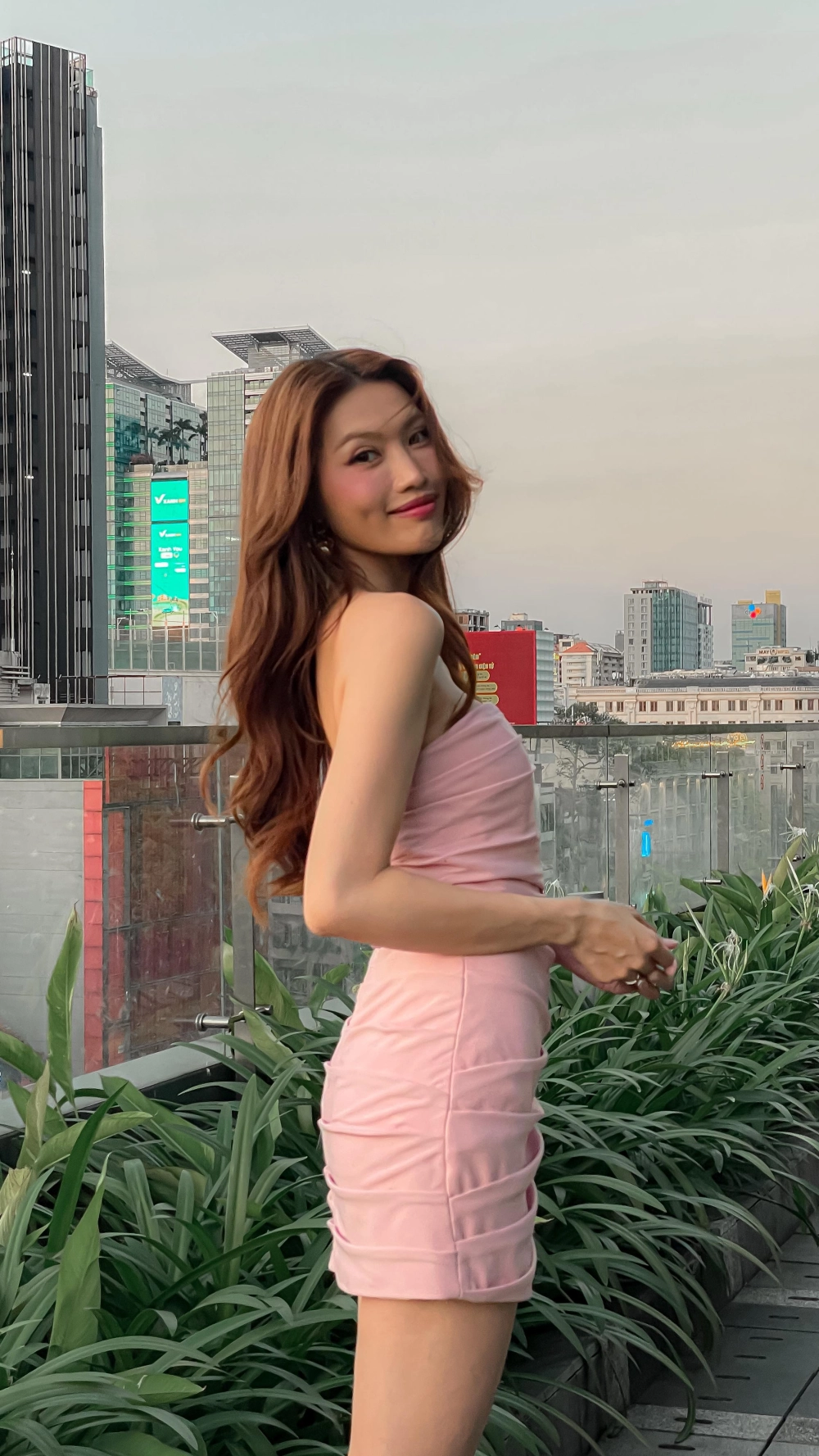 Ảnh hậu trường cực chill trong Chế Nguyễn Quỳnh Châu phim