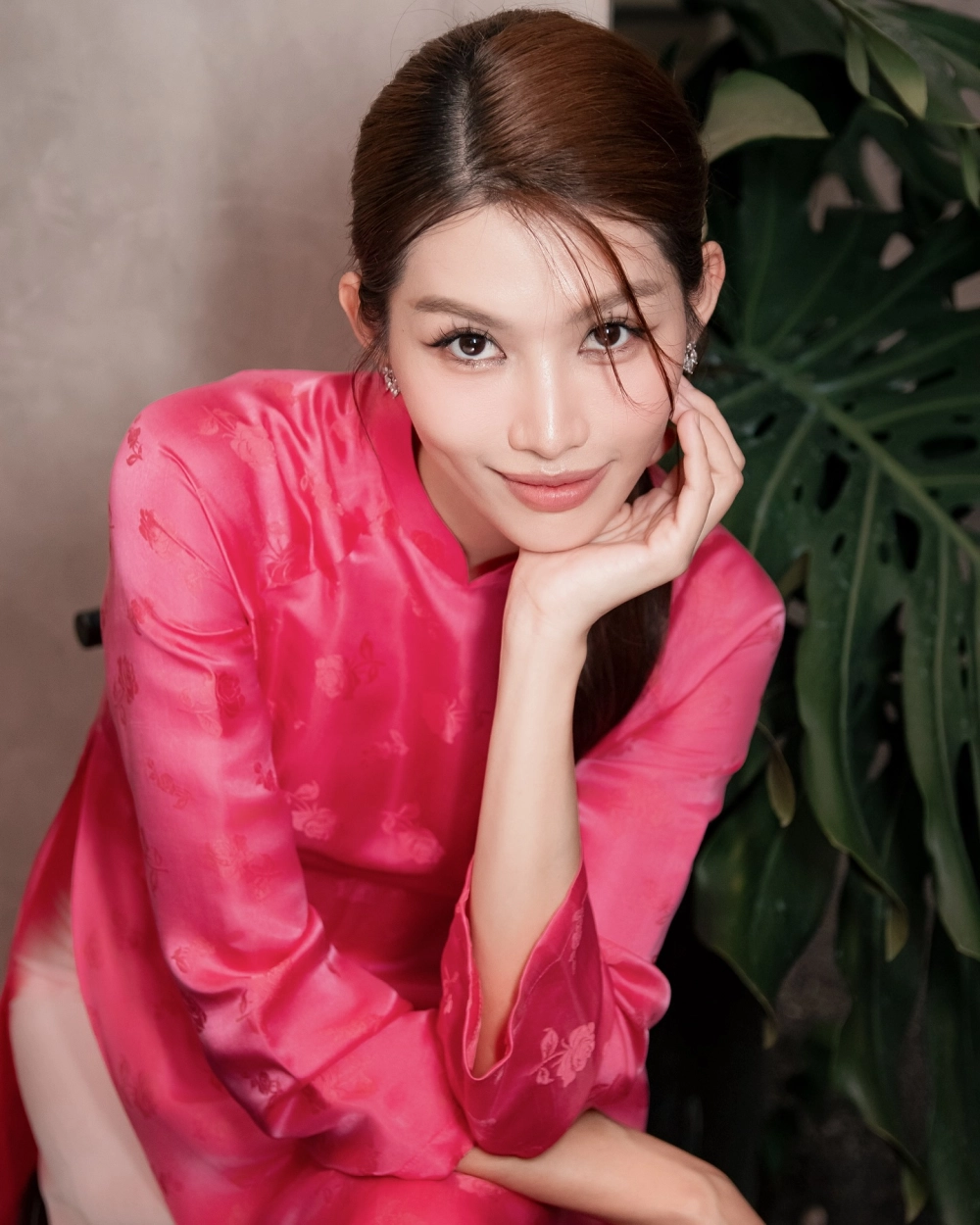 Khoảnh khắc ngọt ngào giữa Chế Nguyễn Quỳnh Châu Quang Hùng