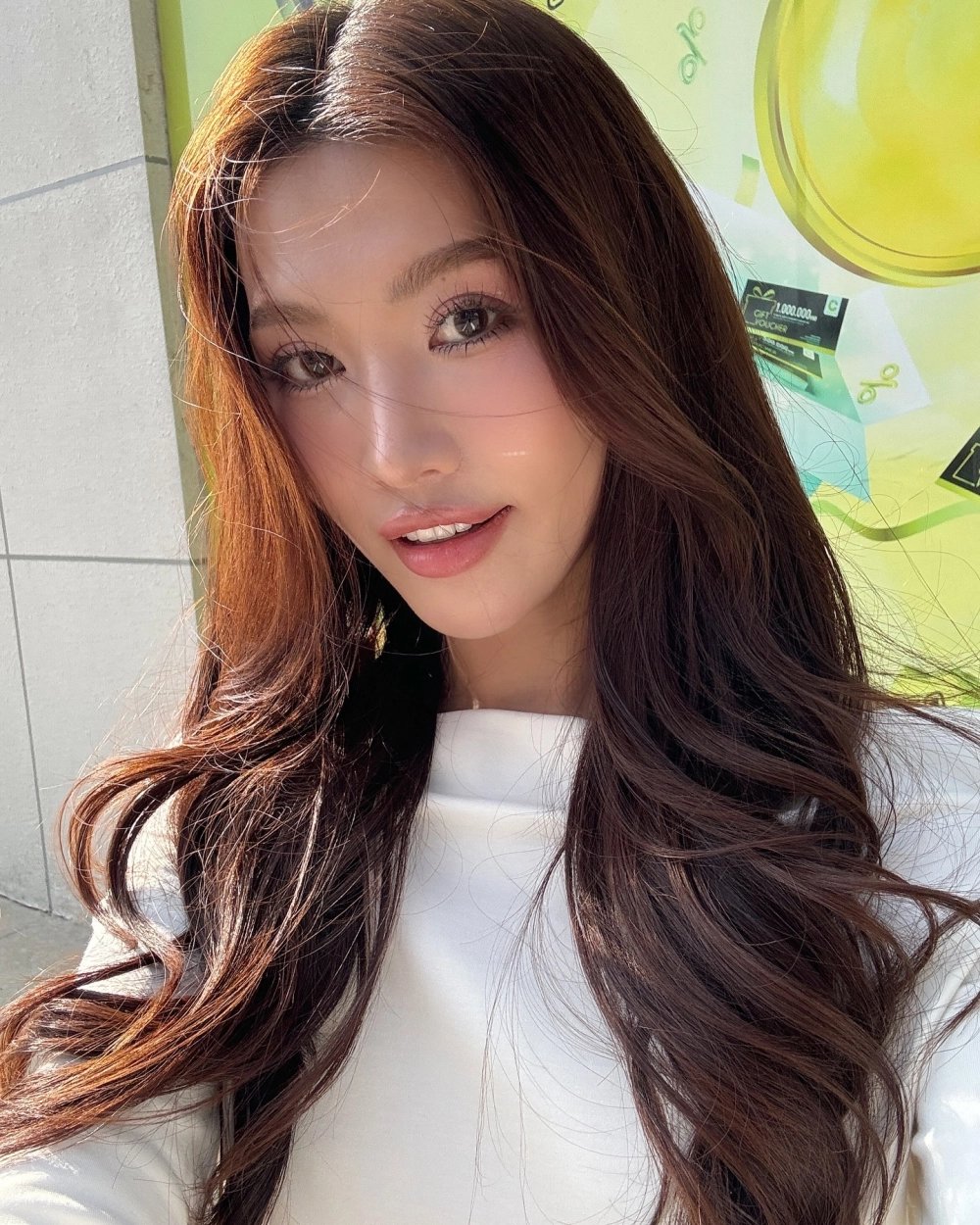 Vẻ đẹp khiến nhiều người tò mò Chế Nguyễn Quỳnh Châu là ai