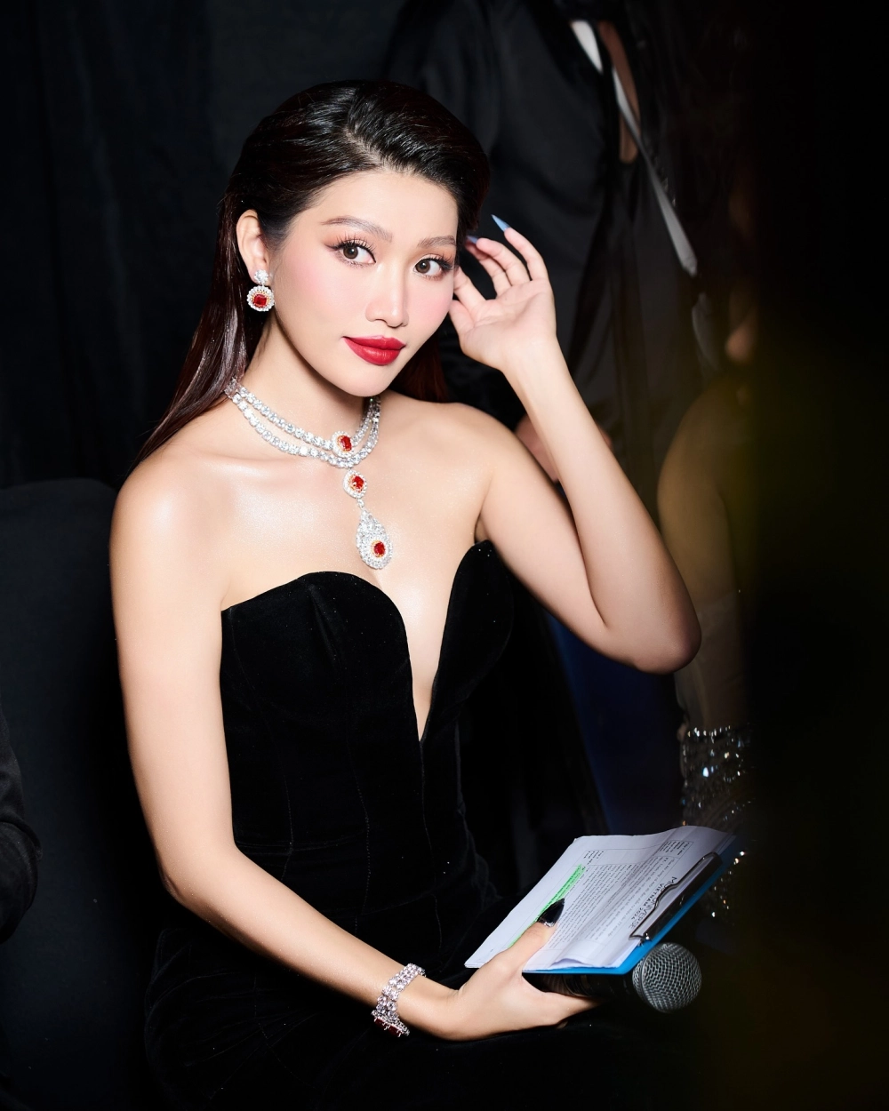 Ảnh cô gái đẹp dễ thương nhẹ nhàng, thu hút từ lần đầu