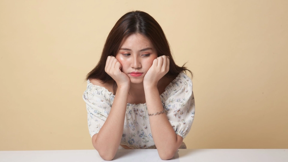 Đầy suy tư trên dòng thời gian với ảnh đại diện facebook buồn cho con gái