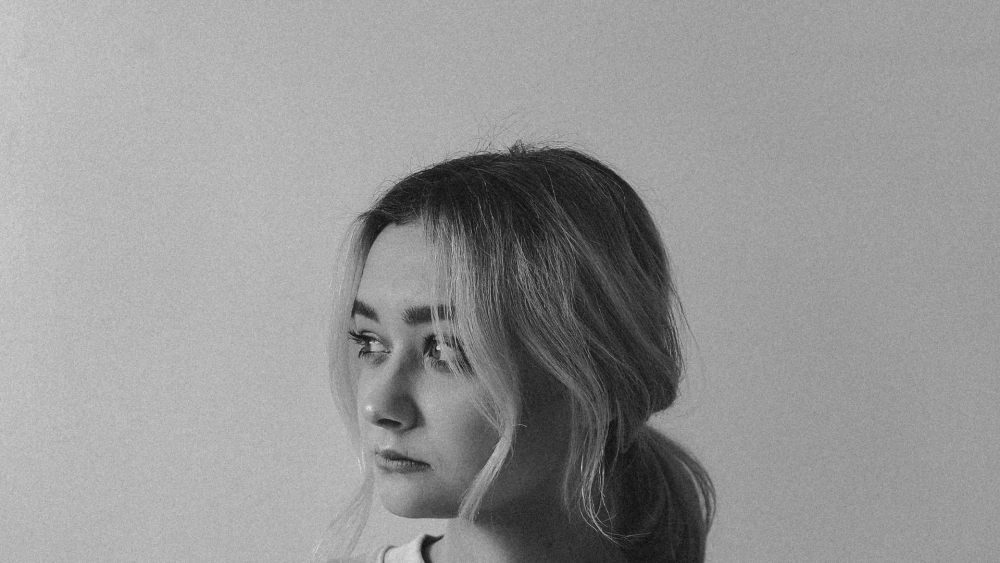 Lặp lại nỗi niềm trong ảnh cô đơn buồn con gái