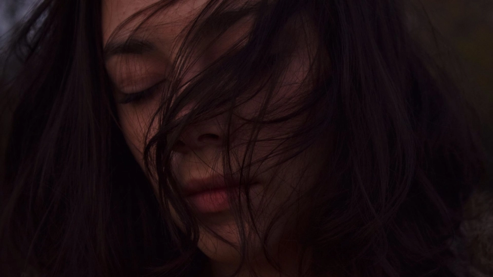 Cảm nhận nỗi lòng qua từng hình gái buồn chân thật