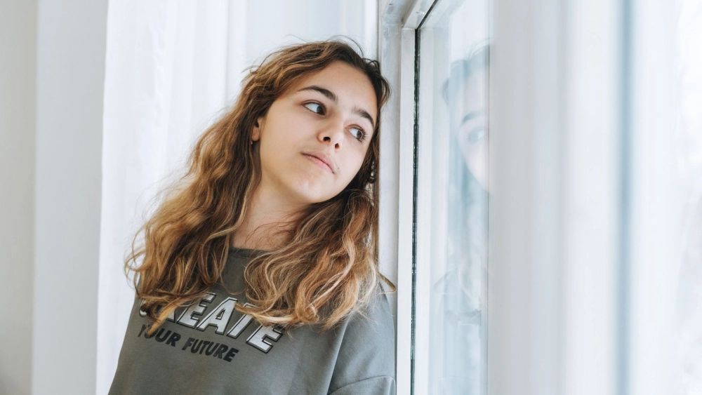 Không màu mà đầy cảm xúc qua ảnh cô gái buồn đen trắng