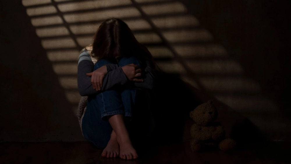 Không sắc màu nhưng đậm tâm trạng với ảnh đen trắng cô gái buồn