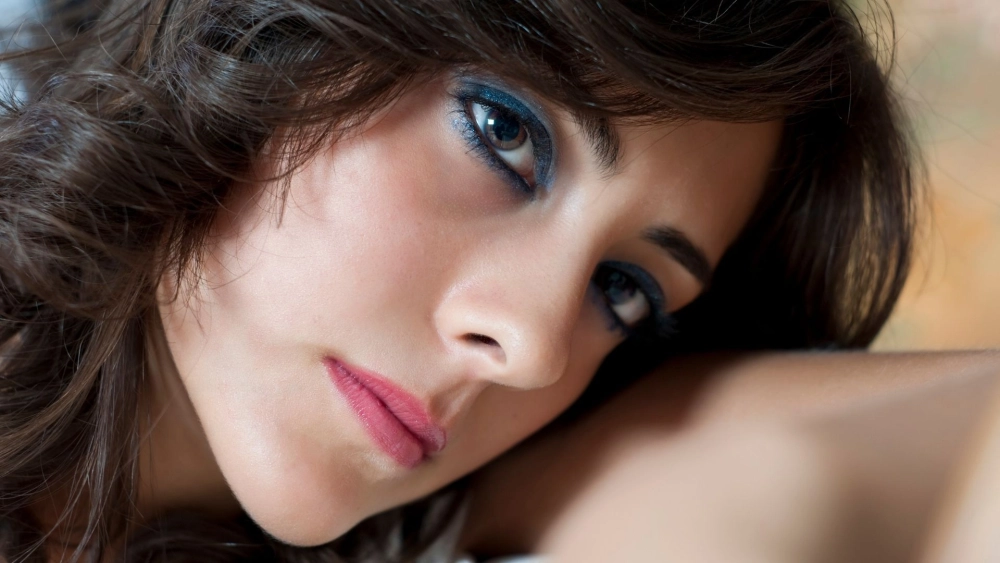 Tìm thấy bản thân trong hình ảnh gái buồn tâm trạng