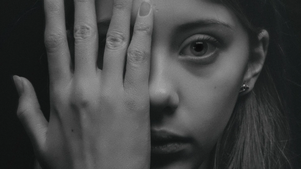 Đầy suy tư qua ảnh bìa cô đơn buồn con gái