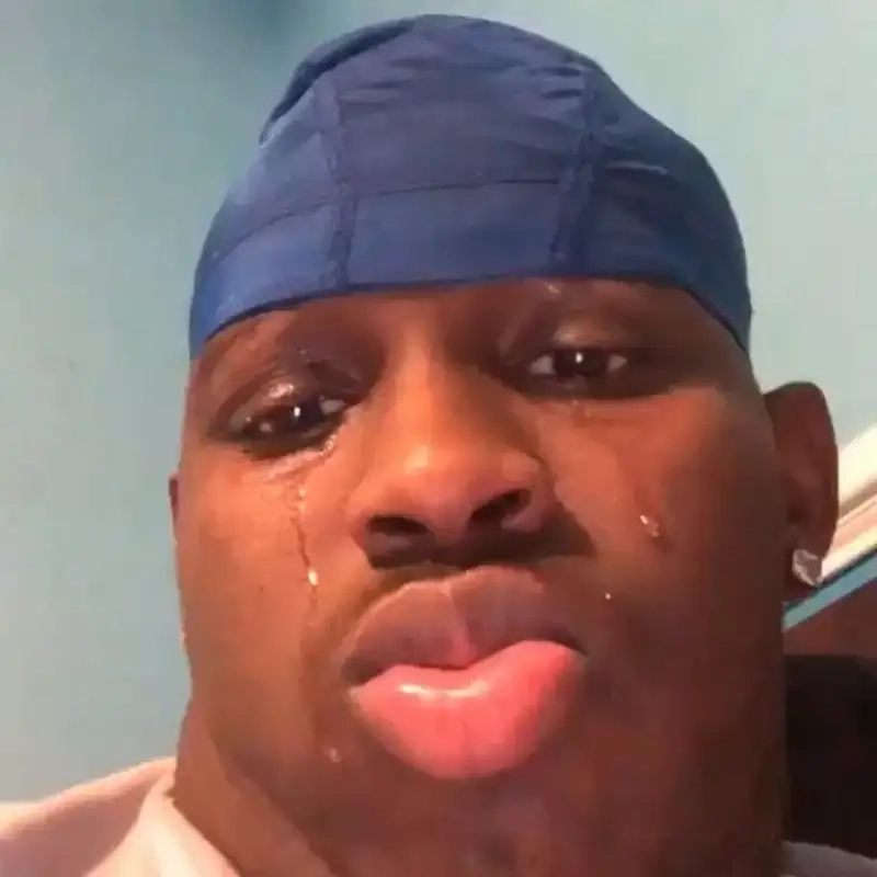 Cảm xúc lẫn lộn với meme smile cry cực chất