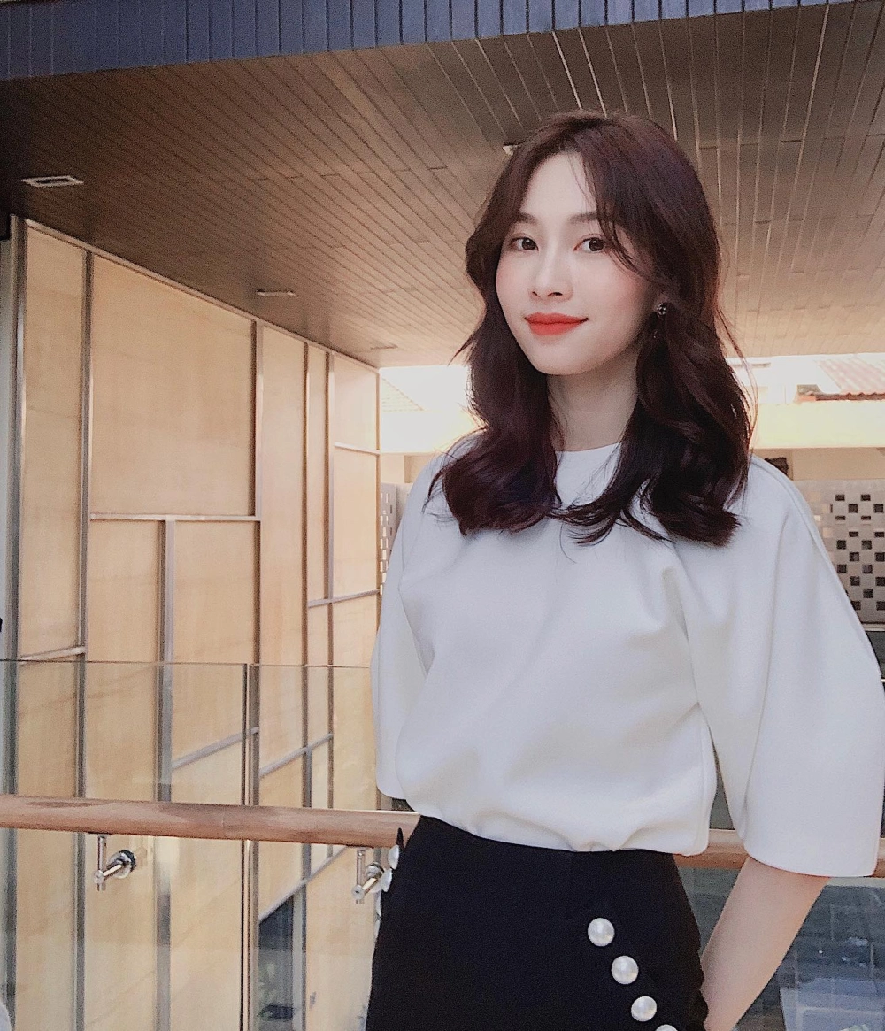 Vẻ đẹp mặn mà đất mỏ qua gái xinh Quảng Ninh