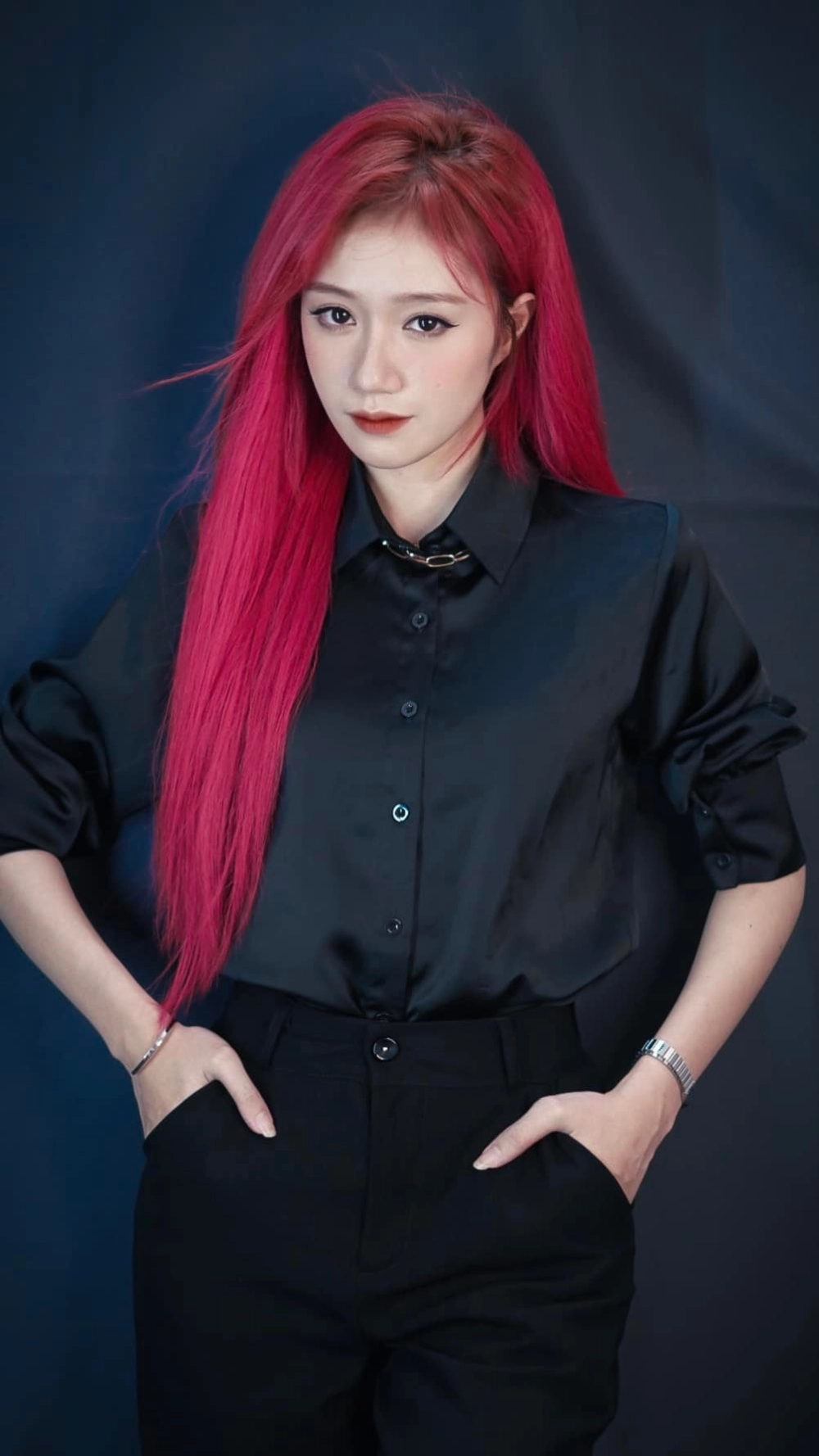 Khung hình sôi động từ Đào Lê Phương Hoa đại chiến vũ điệu làng lá