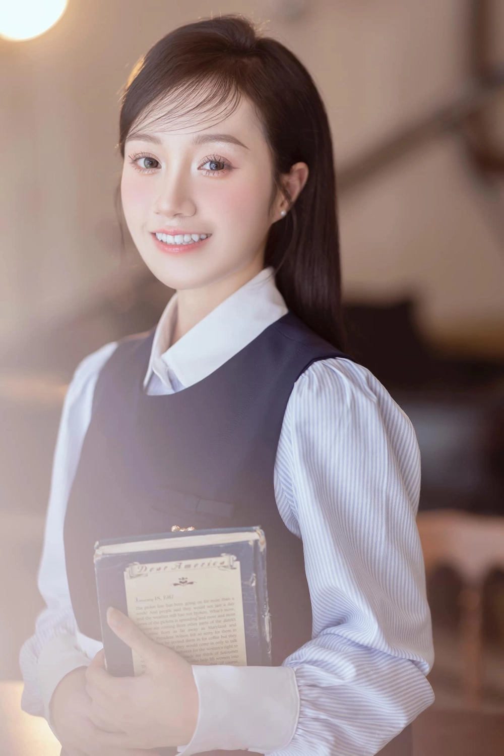 Gái xinh cute tóc ngắn dễ thương, hiện đại, nổi bật