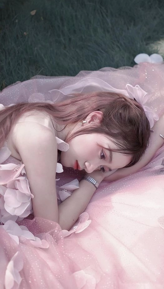 Thể hiện sự cá tính với ảnh gái xinh tóc ngắn cute