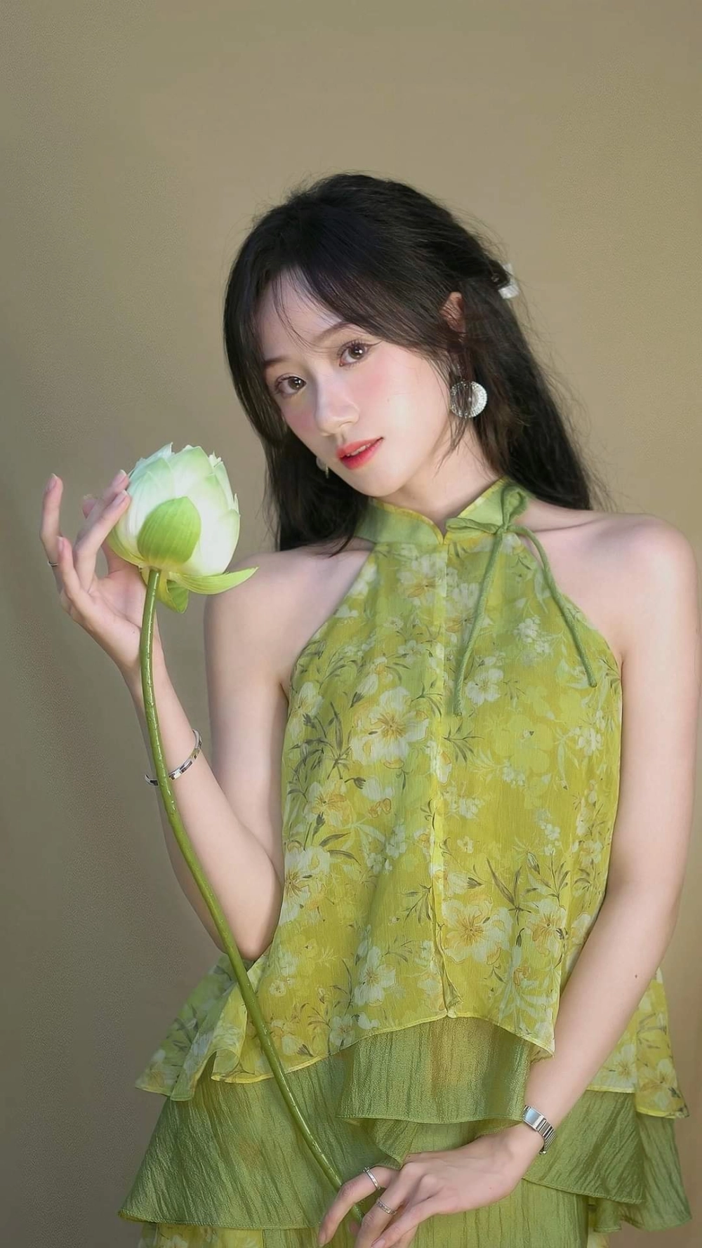 Gái cute đáng yêu làm tan chảy trái tim bạn