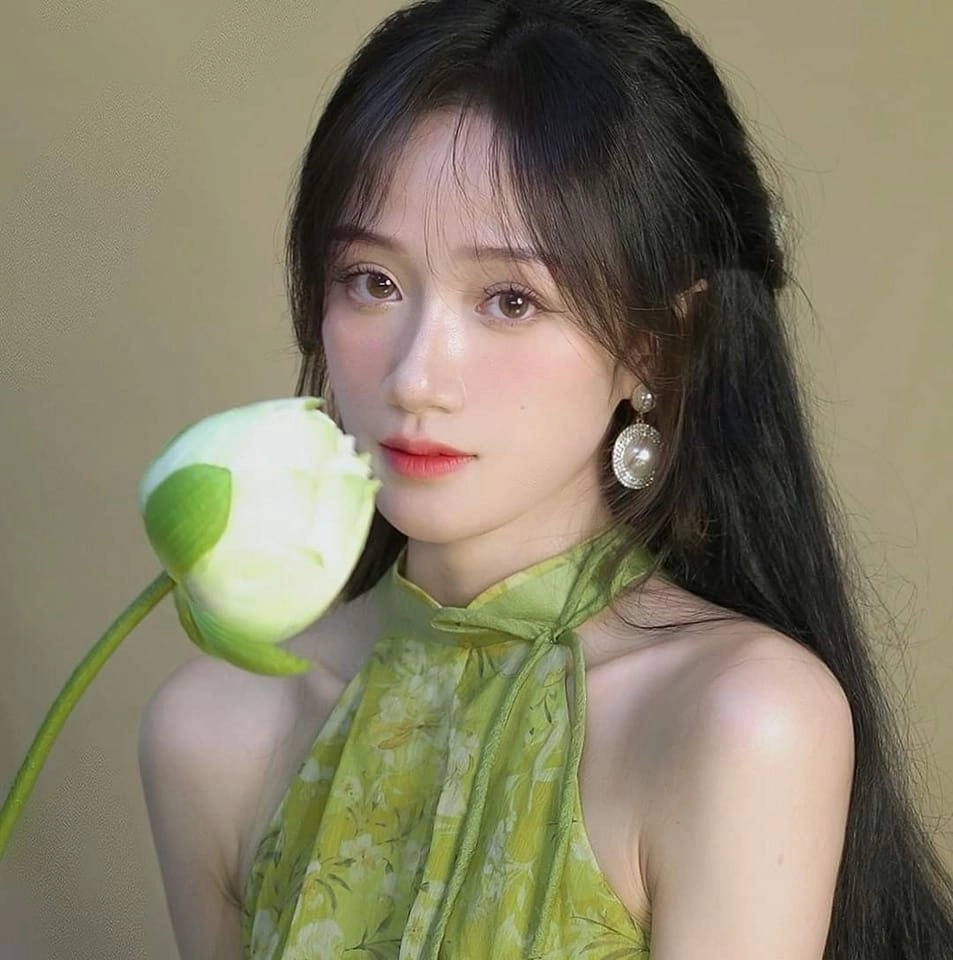 Ảnh gái xinh đeo mắt kính cute vừa trí thức vừa dễ thương