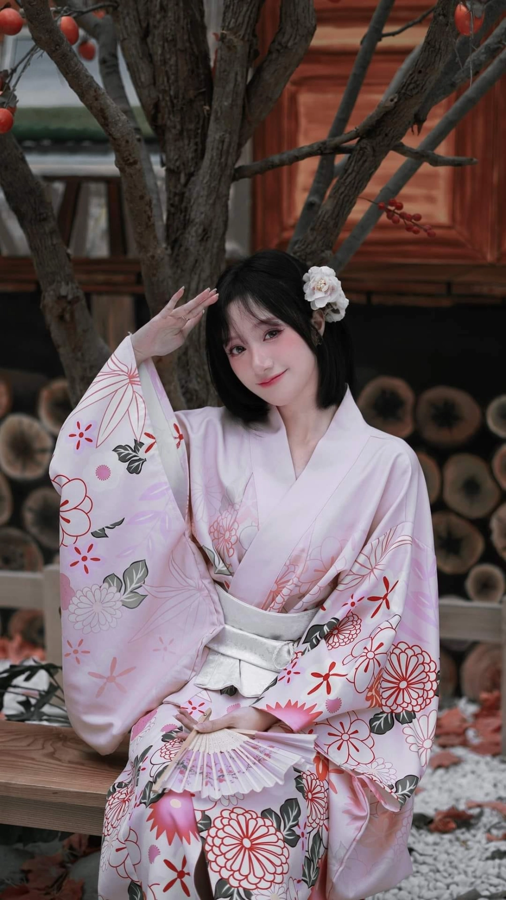 Ảnh full-body khiến fan thắc mắc Đào Lê Phương Hoa cao bao nhiêu