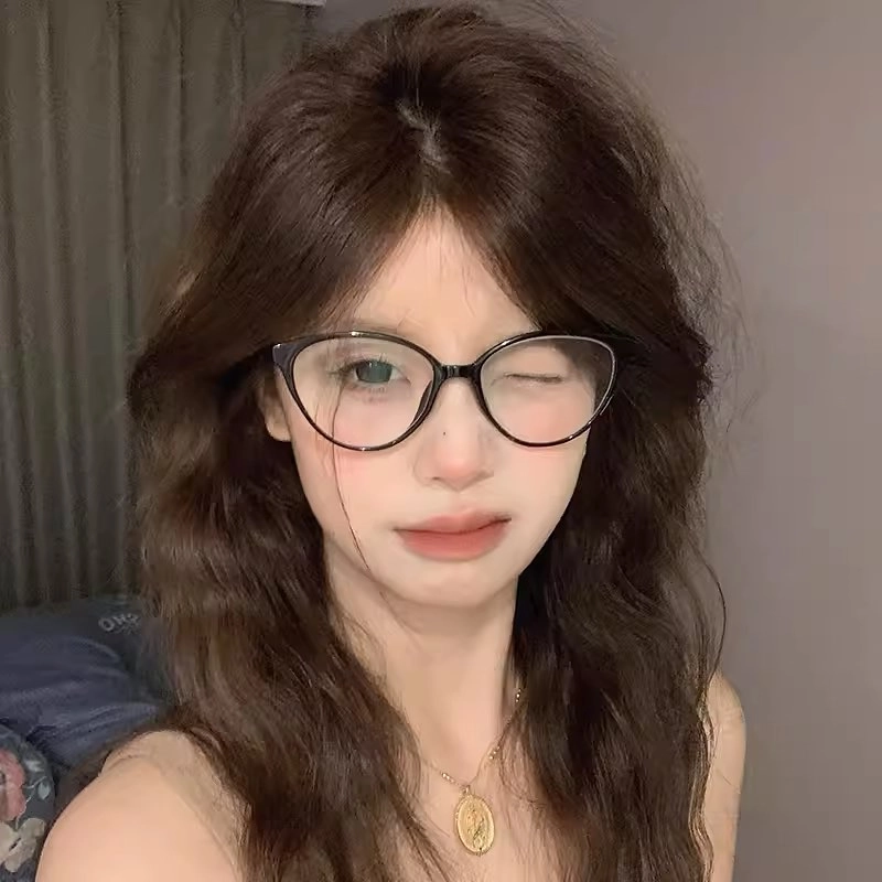 Đắm chìm với hình ảnh gái xinh cute đeo kính