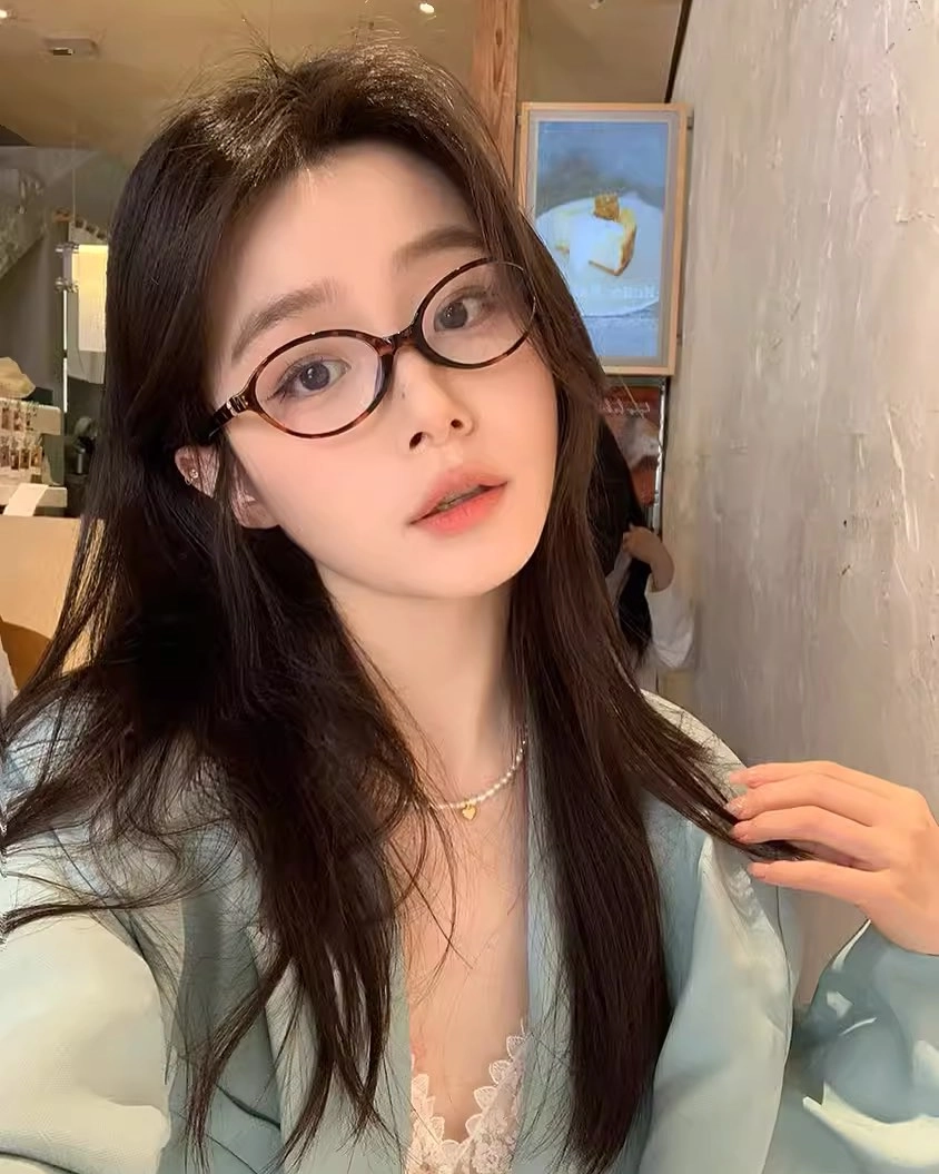 Nét trong trẻo qua ảnh gái k9 đeo kính khiến ai cũng thích
