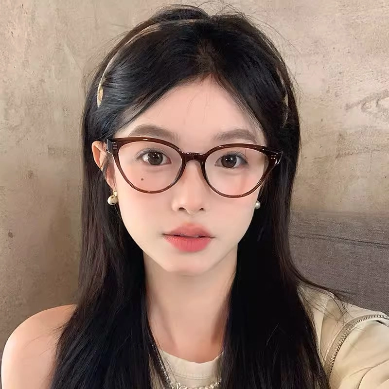 Mê mẩn trước vẻ đẹp qua ảnh cô gái đeo kính