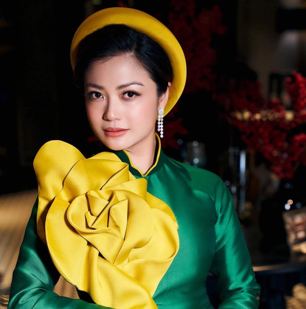 Thêm nét thanh lịch với ảnh gái đeo kính