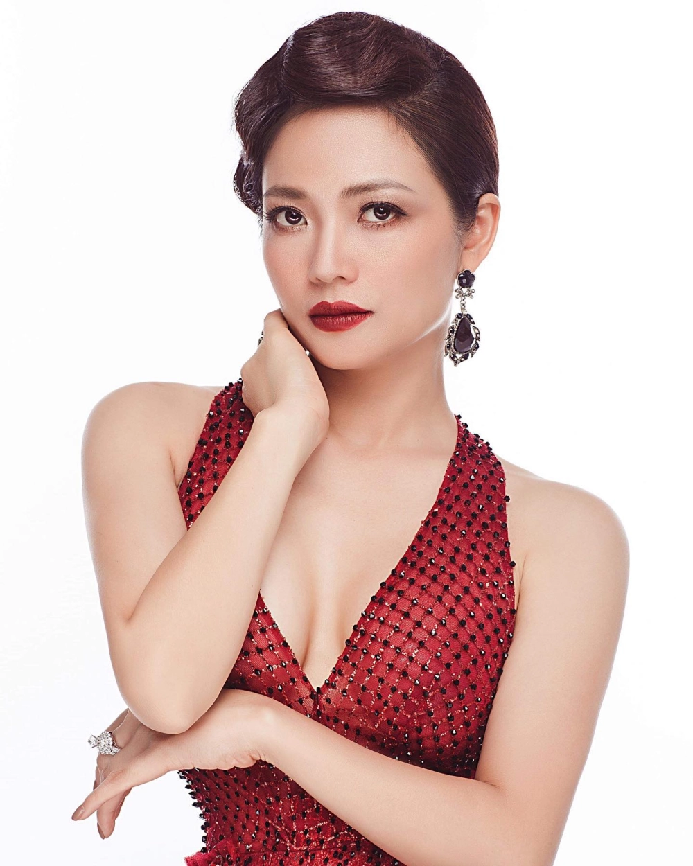 Gái xinh cute tóc ngắn dễ thương, hiện đại, nổi bật