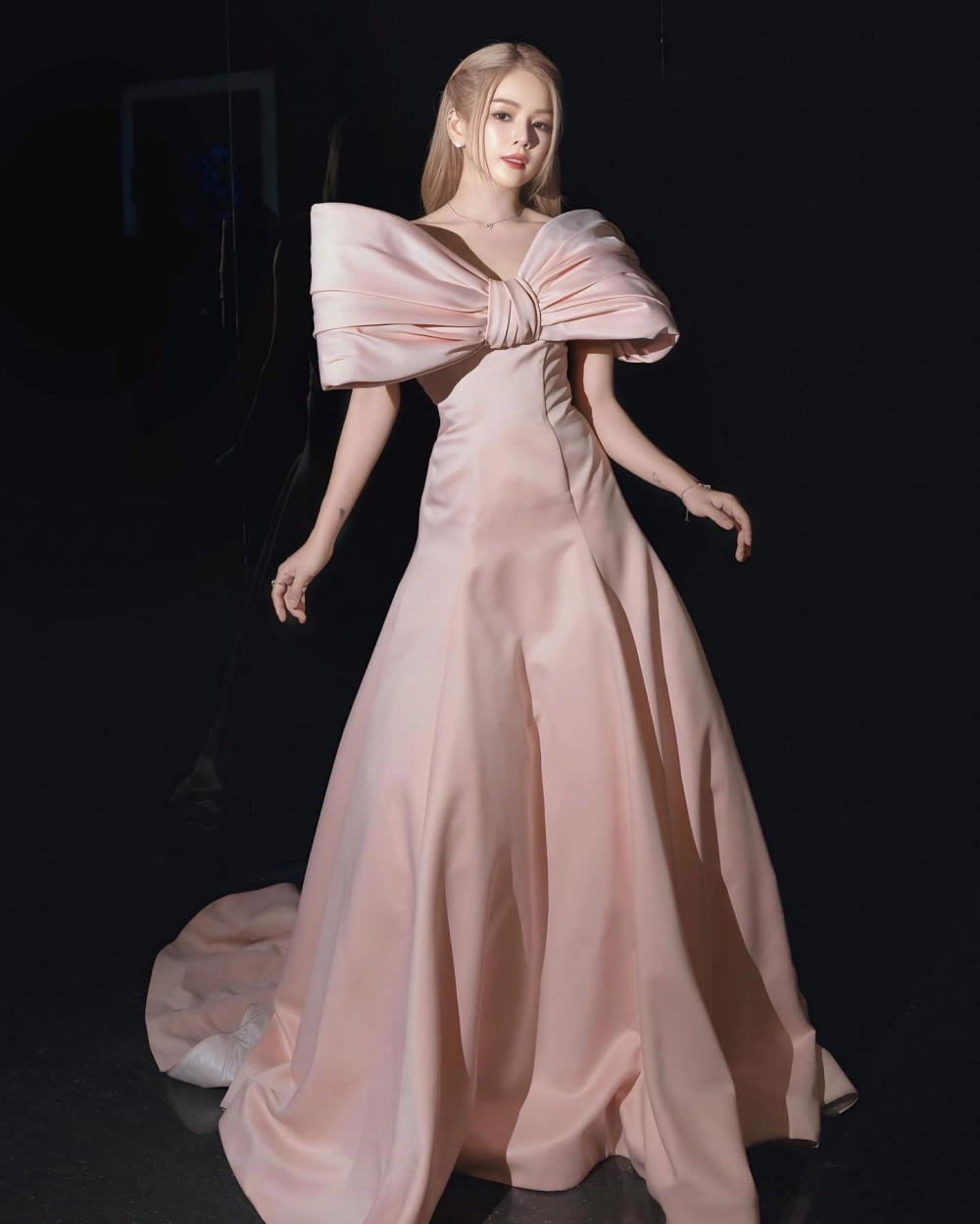 Phong cách trẻ trung hỏi ngay DJ Mie sinh năm bao nhiêu