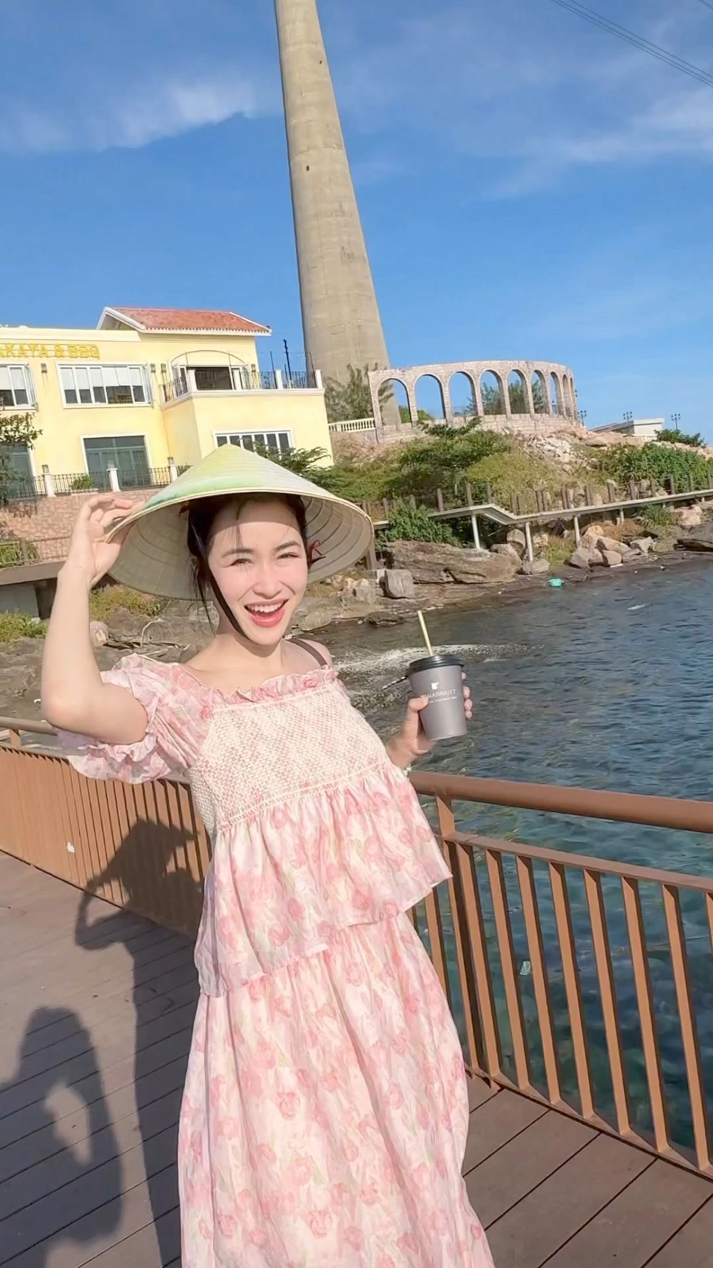 Dáng vóc nổi bật trong ảnh DJ Trang Moon chiều cao