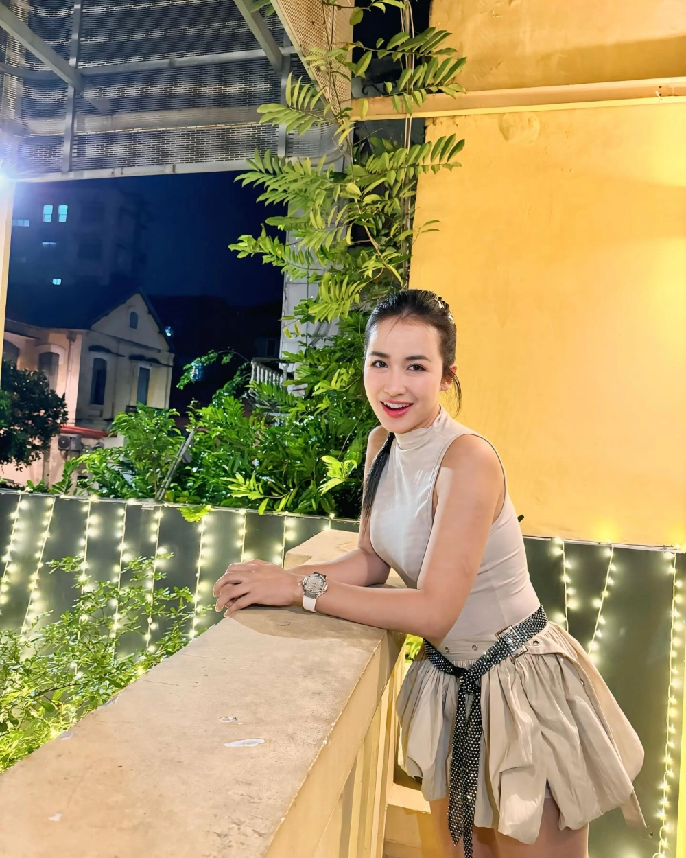 Góc ảnh khiến fan tò mò về DJ Trang Moon sinh năm