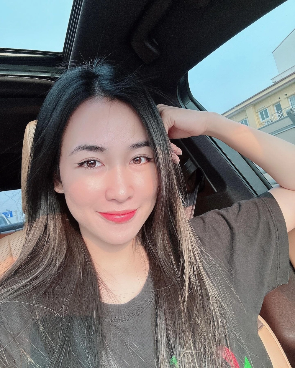 Tạo hình mới mẻ trong ảnh DJ Trang Moon mới nhật