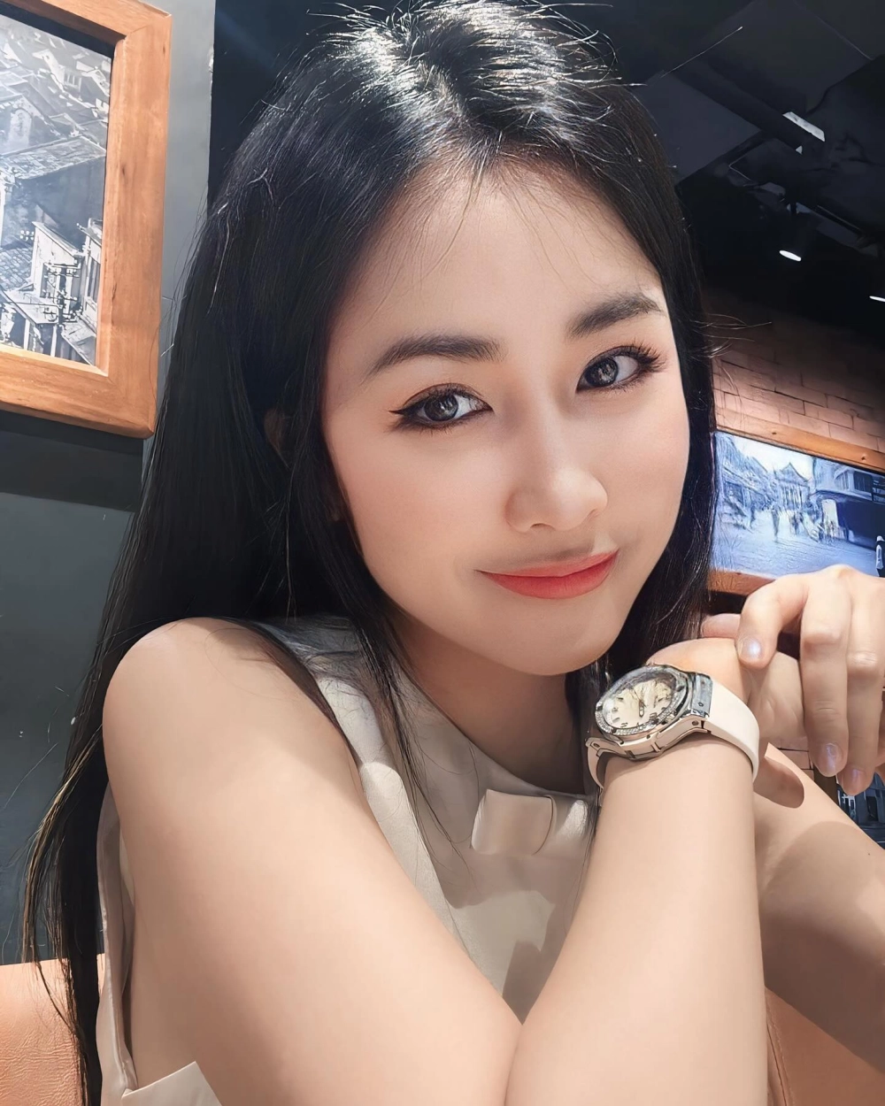 Visual cực cháy trên sân khấu của DJ Trang Moon