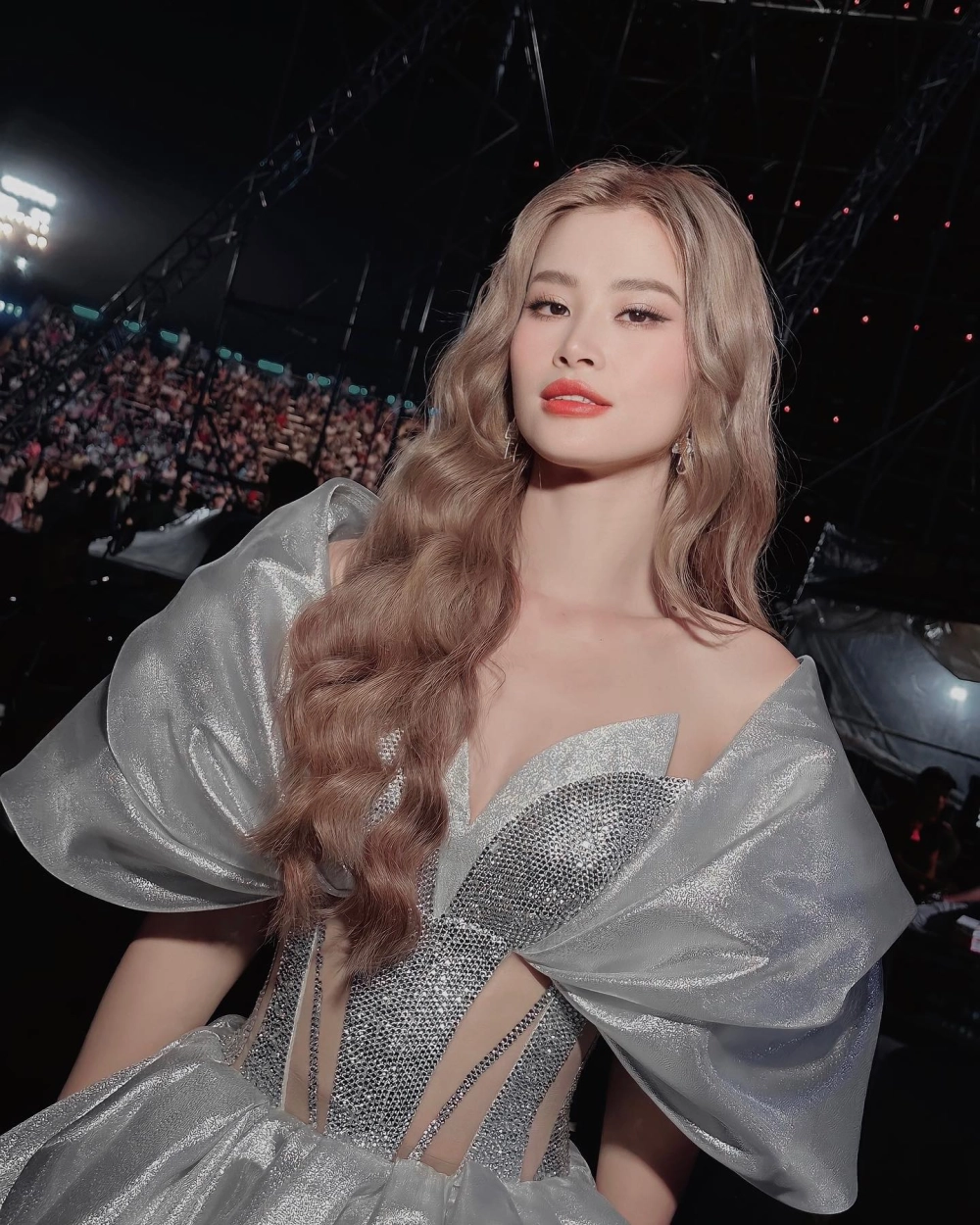 Ảnh khiến fan thắc mắc không biết Đông Nhi tuổi thật