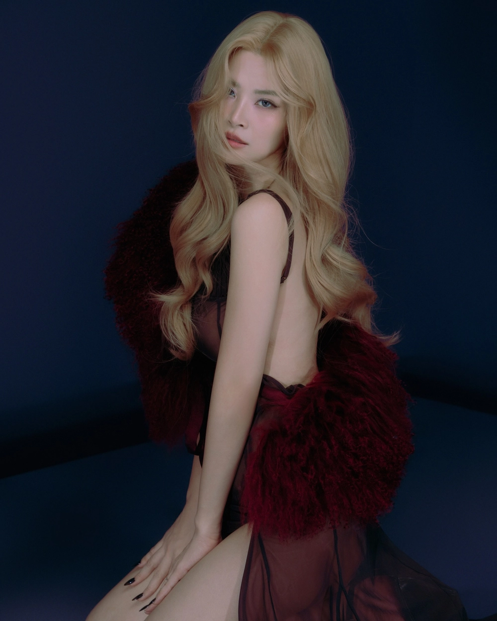 Gương mặt dịu dàng thể hiện đúng lời bài hát Đông Nhi ngọt ngào